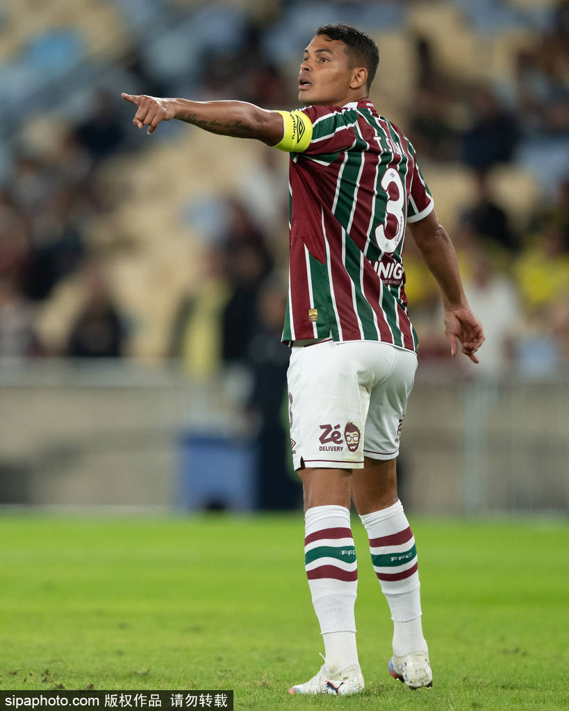 巴西球星如何引领法甲的桑巴风潮？揭秘史上最佳阵容